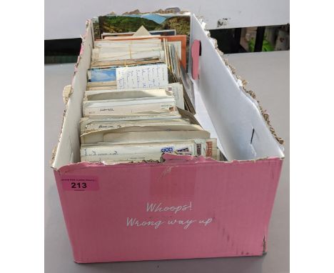 A collection of postcards, approximately 400, including the Round Church and Union Society's Building Cambridge, Oriental Bay