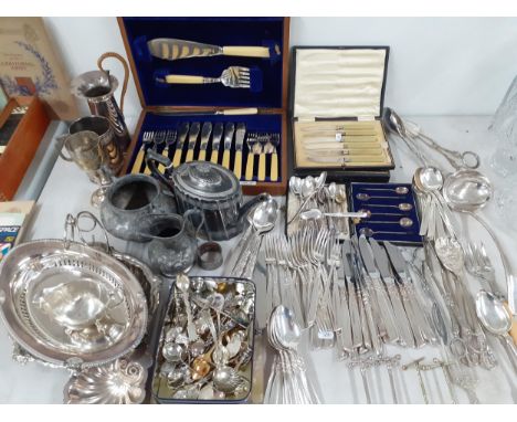 Mixed silver plate, flatware and cutlery to include collectors spoons and silver collared butter knives, boxedLocation: A4M 