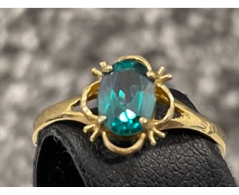 Ladies 9ct gold oval green stone set ring. size N1/2