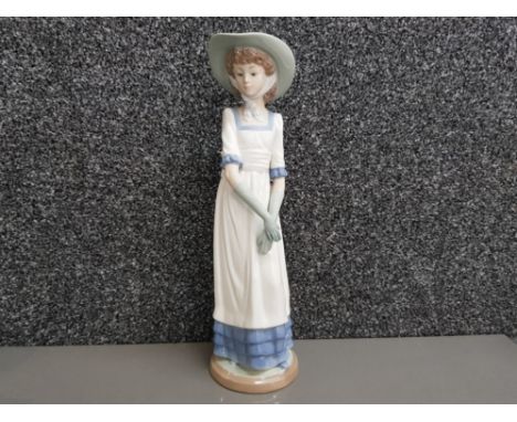 Large Nao by Lladro figure, elegant lady, height 32cm