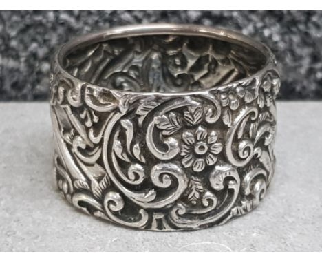 Ornate silver napkin ring hallmarked for Birmingham 1901 rubbed maker Mark's possibly H.Matthews, 21.6g