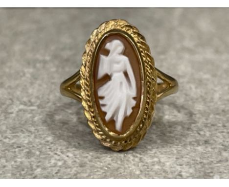 Ladies 9ct gold Cameo ring 3.19g