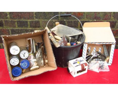 Various bricklayer's tools, trowel, 39cm wide, other equipment, bucket, drill chucks, seven assorted tapered centre chucks, e
