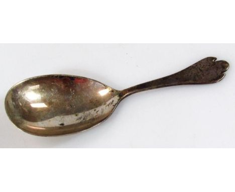 An Elizabeth II silver caddy spoon, with trefoil type top and plain bowl, Sheffield 1970s, 9cm wide.