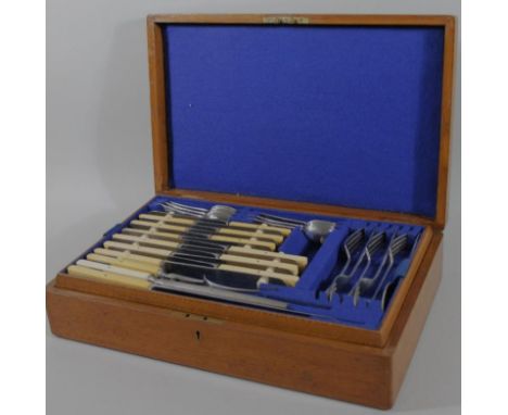 An oak cased canteen of silver plated cutlery, Old English pattern, the knives with bone handles, (the canteen) 10cm high, 43