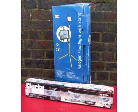 A Clarke ratchet hand puller for 1250 kg capacity, 65cm wide, (boxed), and a halogen flood light with stand. (2)