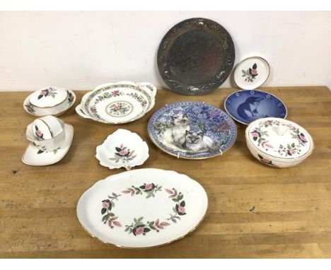 A mixed lot of china including a Royal Worcester Purrfect Friends, a Tweedledee and Tweedledum plate (20cm), a Royal Copenhag