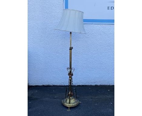 An Edwardian telescopic floor lamp, the reeded body over wrought scrolled and hammered floral copper decoration on a circular