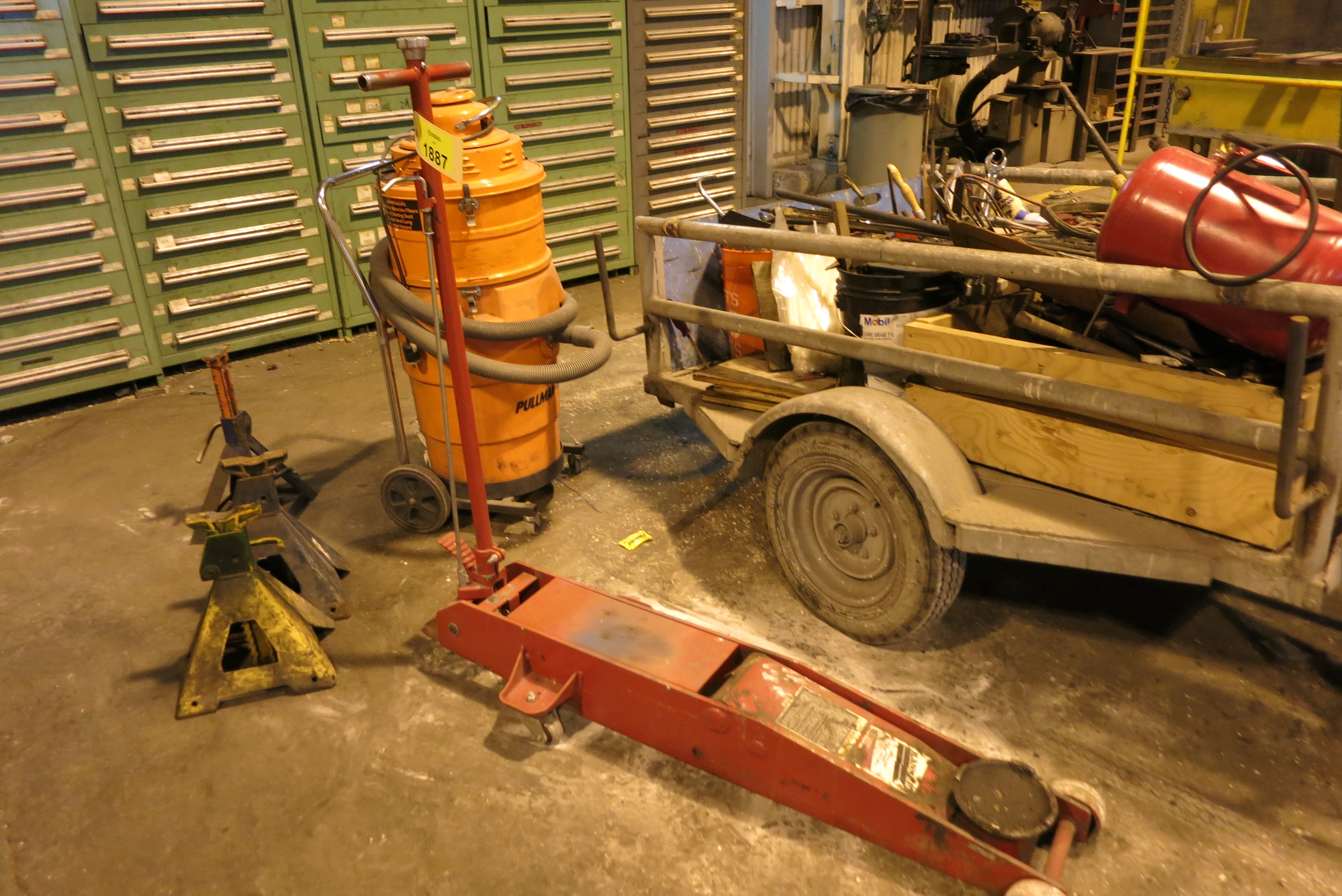 Banner Hydraulic Floor Jack 5 Ton Cap