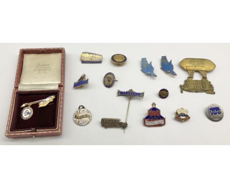 Assortment of git metal and enamel badges comprising of Jewellery Metal Company 1955 Derbyshire Miners Holiday Camp Skegness 
