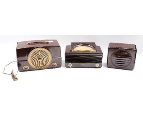 Bakelite radios comprising Zenith model G725 dimensions approx 37cm x 21cm x 19cm, Philco 50-920 dimensions approx 34cm x 19c