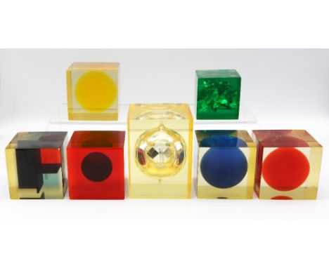 A Pierre Giraudon 1960s vintage lucite pop art rectangular shaped kinetic sculpture with mechanism to centre, approx. 10.5cm 