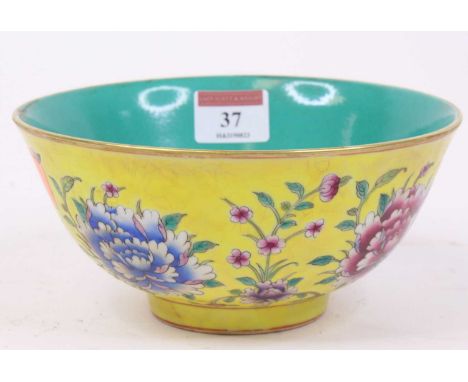 A Chinese porcelain bowl, enamel decorated with flowers, dia.16.5cm 