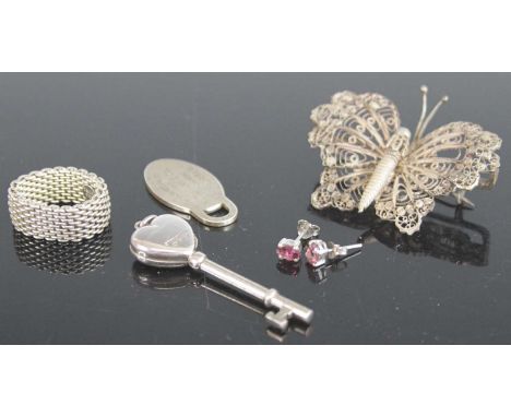 Assorted costume jewellery to include Tiffany &amp; Co silver key pendant, Tiffany &amp; Co silver meshlink band ring, Tiffan