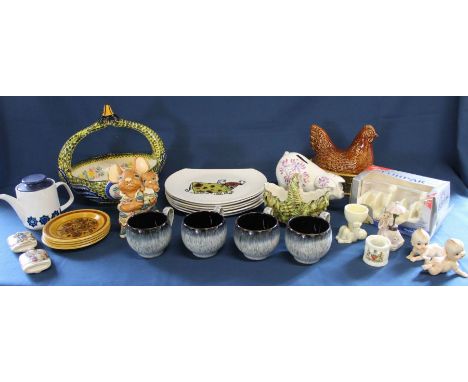 Selection of 20th century ceramics including Quimper dish with bird neck handles, 6 Beefeater plates, Beswick chicken, Lurpak