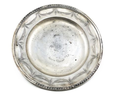 High-quality large German silver plate for serving, made by: 'M. H. Wilkens &amp; Sohne', made of '800' silver, signed and al