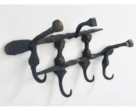 David Palumbo (1920-1966) - Entryway coat rack from the 1950s-1960s, made of iron by manual blacksmithing Height: 24 cm Lengt