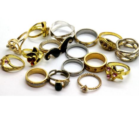 Sixteen mixed fashion rings. P&amp;P Group 1 (£14+VAT for the first lot and £1+VAT for subsequent lots) 