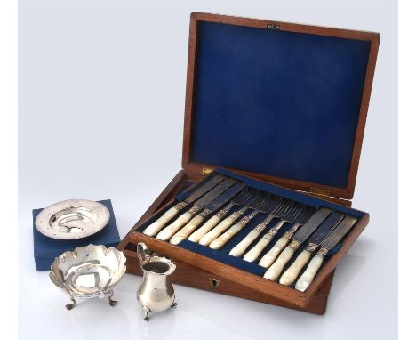 
	
		Y&nbsp;A cased set of twelve electro-plated and mother of pearl handled fruit knives and forks, the knives 21cm (8 1/4in