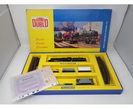 A boxed Hornby-Dublo 2-rail No.2025 2-8-0 Heavy Freight Set. Locomotive in mint condition. Box base in good plus condition, l