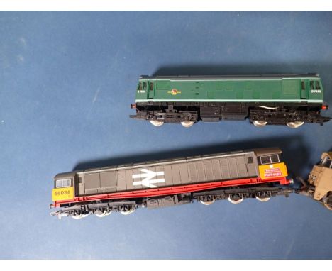 Two trays of unboxed 00 gauge Locomotives including Princess Bullied Class, Battle of Britain Class, Hornby Class 58, Lima We
