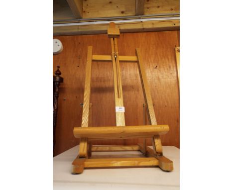 A table top artist's easel