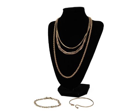 Yellow metal jewellery hallmarked 375 9ct, to include a tri-coloured gold necklace, 9ct bangle, a box link necklace, rope twi