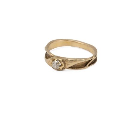 18ct gold designed solitaire diamond ring, size N, 2.1 grams.