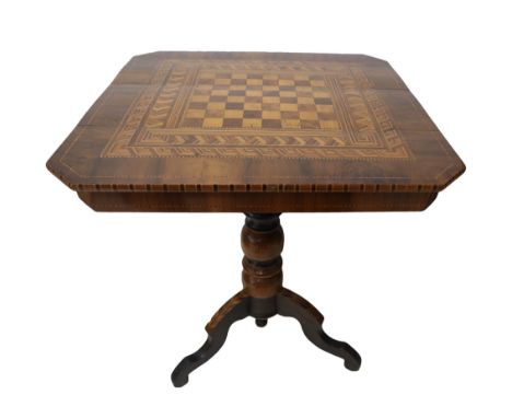Foot with three spokes, top with checkers inlays. Profiled and inlaid in light woods and rosewood  h 72 cm, top 60x60 cm    N
