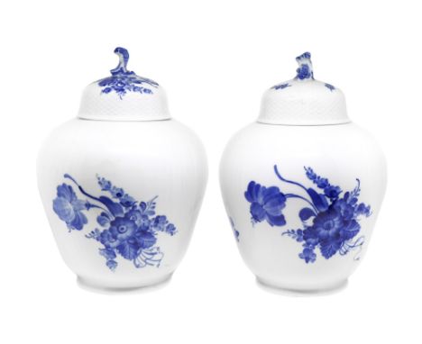 Royal Copenhagen - Pair of putiche white base and floral decoration in blue, 20th century h cm 30   Royal Copenhagen   20th c