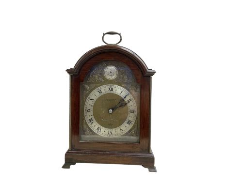 20th century 8-day Elliot mantel clock - in a mahogany 18th century style case, with a brass dial and silver chapter ring, ba