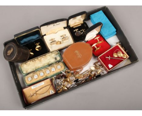 A tray of various cufflinks, studs, tie pins etc.