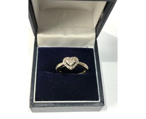 Fine 9ct gold diamond heart cluster ring est 0.25ct weight of ring 2.4g 