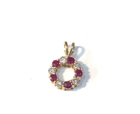 Small 18ct gold diamond &amp; ruby pendant measures approx 1.5cm drop by 10mm wide weight 1.2g 