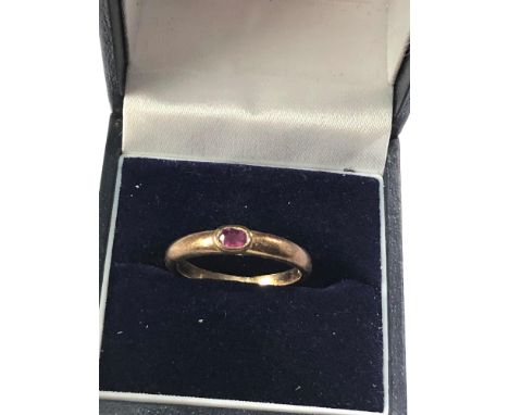 9ct gold rub over set ruby band ring weight 2.7g 