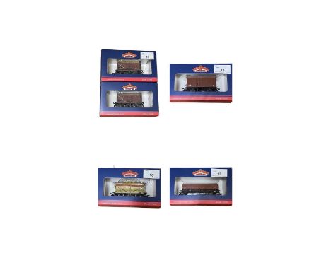A mixed lot of boxed Bachmann 00 gauge railway, to include: -  Bachmann Branch-Line 00 gauge 38-376 12T Ventilated Van BR Bau