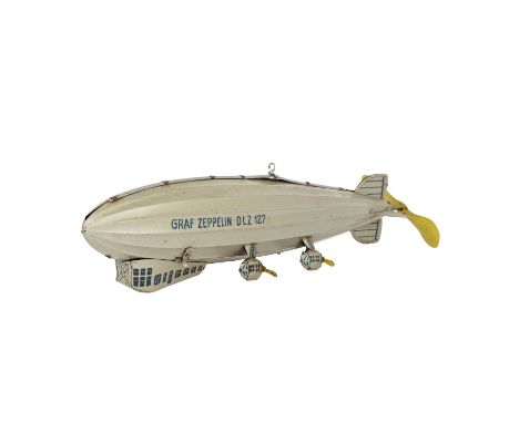 TIPPCO Luftschiffmodell 'Graf Zeppelin DLZ 127', 1930er Jahre, lithografiertes Blech, beidseitige Aufschrift 'Graf Zeppelin D