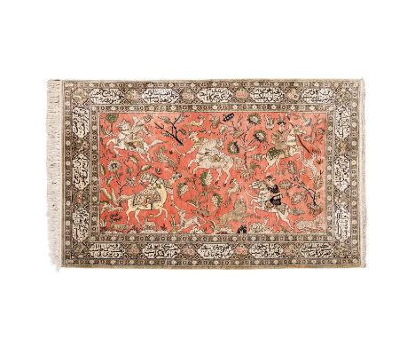 Orientteppich. GHOM/IRAN, 20. Jh., 167x106 cm. Seide auf Baumwolle, der hellbeigefarbene Bildteppich zeigt in dichter Anordnu