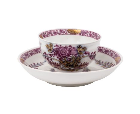 MEISSEN, Koppchen mit Untertasse "Tischchenmuster" 1740-1750 unterglasurblaue Schwertermarke und Beizeichen, bemalt in Unterg