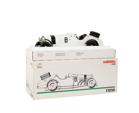 MÄRKLIN Mercedes Rennwagen SSK '11050', 1997, weiße Blechausführung mit Frontbeleuchtung und Lenkung, Uhrwerkantrieb, Startnr