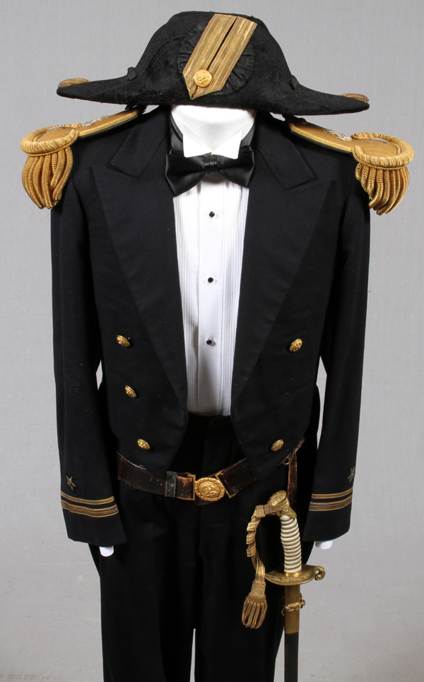 POST WWI U.S. NAVY MESS DRESS UNIFORM ENSEMBLE, WITH DRESS SWORD, C1930
