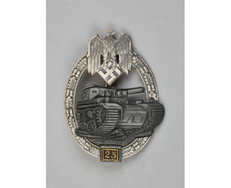 Orden und Ehrenzeichen - Auszeichnungen Heer und Waffen - SS : Panzerkampfabzeichen in Silber mit Einsatzzahl "25".Feinzinkau