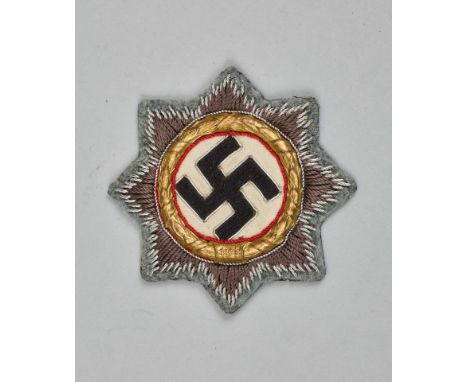 Orden und Ehrenzeichen - Deutsches Kreuz : Deutsches Kreuz in Gold.Gestickte Ausführung aus Wollfäden und Metallfadenstickere