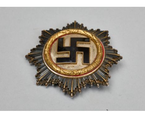 Orden und Ehrenzeichen - Deutsches Kreuz : Deutsches Kreuz in GoldCupal. Der Kranz vergoldet und von rot emailliertem Reif un