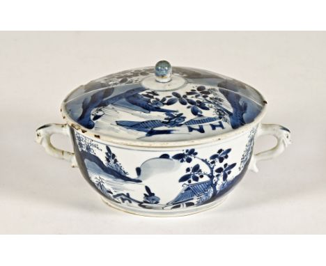 A Chinese blue and white two handled lidded bowl.  Overall height 9.5 cm, diameter excluding handles +/- 15 cm.   CONDITION R