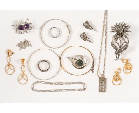 A collection of silver hallmarked and costume jewellery, to include a silver ingot, Amanda Birkett brooch, silver gilt bangle