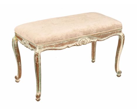 An oak double stool, upholstered in a light grey material with shabby chic base.  Height +/- 59 cm, width 85 cm, depth 47 cm.