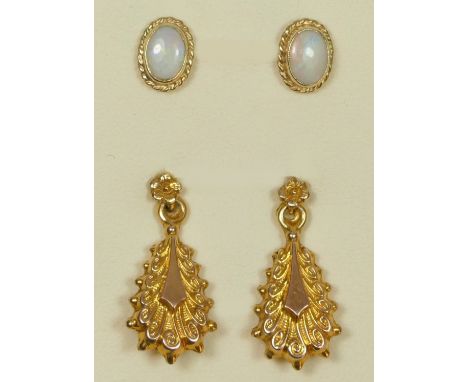 An Edwardian 9ct gold pair of ear pendants and a 9ct gold pair of opal ear studs, 2.2gm 