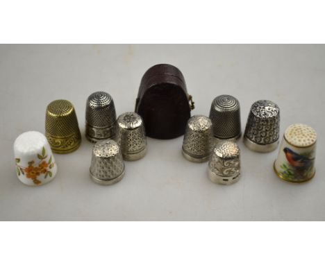 A cased .800 grade and parcel gilt thimble, the applied floral motif set with turquoise, to/w four silver thimbles, another s