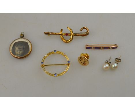 An Edwardian sapphire and diamond circlet brooch stamped 15ct, 3g, to/w a 9ct gold horseshoe and cane brooch set red paste; p